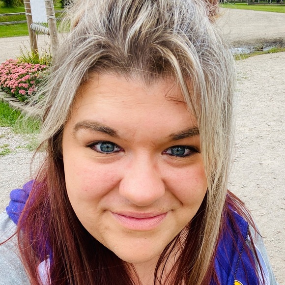 Meet your Posher, Liz - Picture 1 of 1